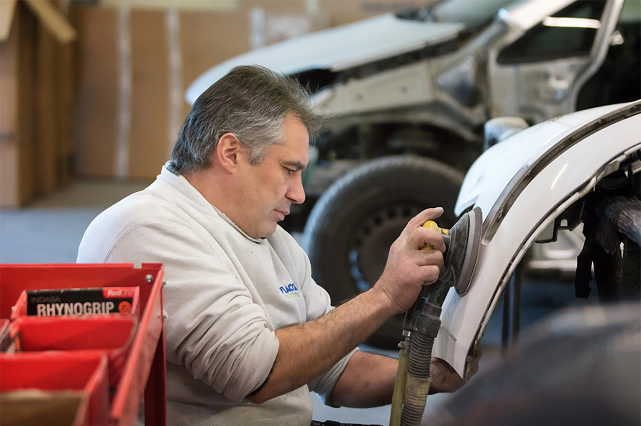 Carrosserie Lescar, Carrosserie Orthez, Carrosserie Pau, Mécanique générale Lescar, Mécanique générale Orthez, Mécanique générale Pau, Pare brise agricole Lescar, Pare brise agricole Orthez, Pare brise agricole Pau, Pare brise poids lourd Lescar, Pare brise poids lourd Orthez, Pare brise poids lourd Pau, Pare brise voiture Lescar, Pare brise voiture Orthez, Pare brise voiture Pau, Peinture industrielle Lescar, Peinture industrielle Orthez, Peinture industrielle Pau